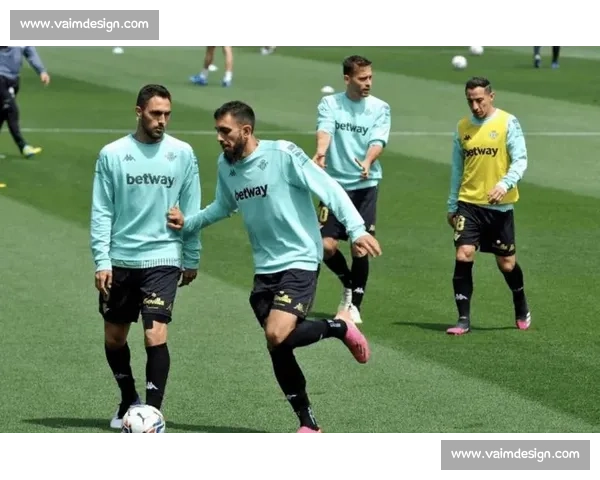 从中场休息看比赛走势与团队调整的关键转折时刻背后逻辑与胜负走向